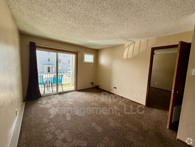 Building Photo - 1010 N Walnut St Rental