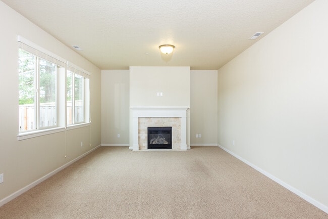 Photo - 4 Bedroom plus office 3 Bath Hills at Round Lake - Pet Friendly