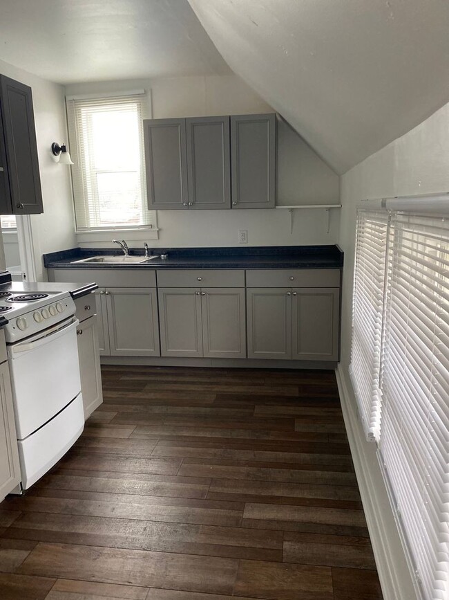 1829 Greenbush St Unit 1829 1/2 Greenbush