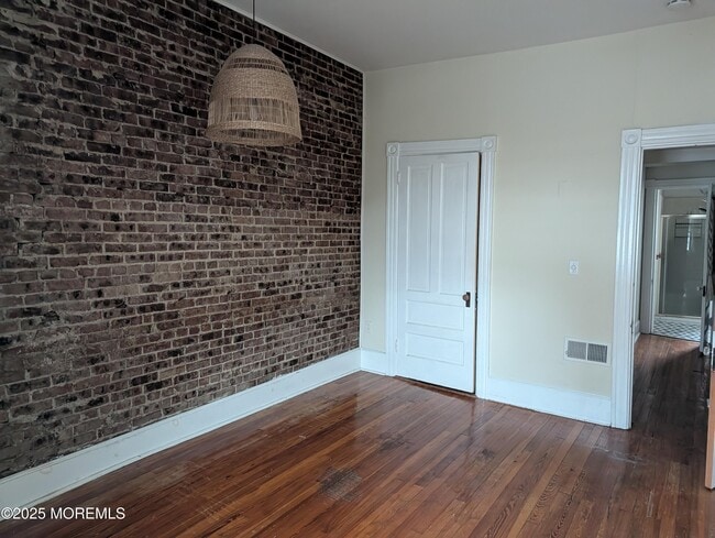 Photo - 5 Wharf Ave Unit A