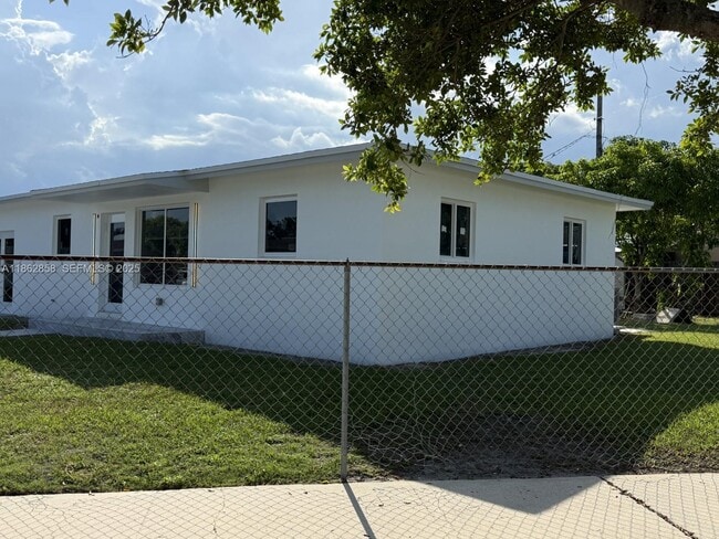 Building Photo - 11805 SW 185th St