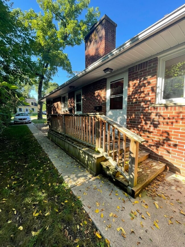 Photo - 2010/2012 Dexter Ave Unit 2012 Dexter Ave