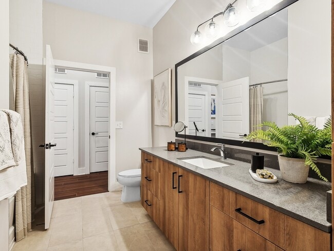 flatiron_interior_bathroom (2)
