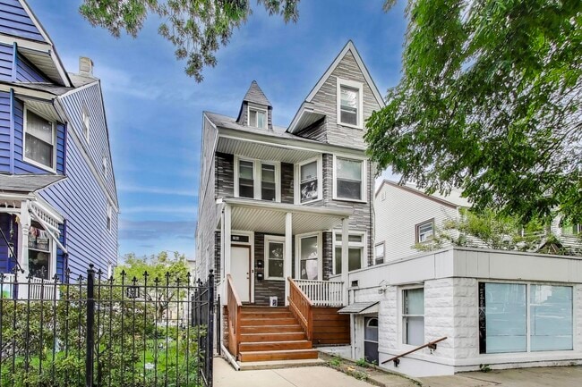 Building Photo - 2144 W Montrose Ave Unit 1F Rental