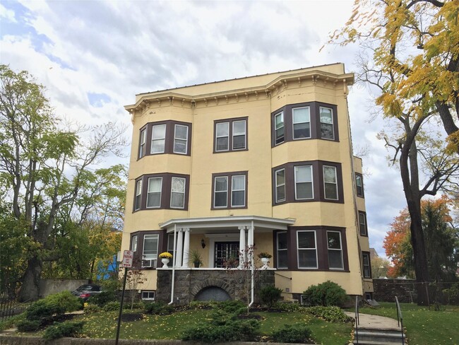 Photo - 26 Coligni Ave Apartment Unit 2-1