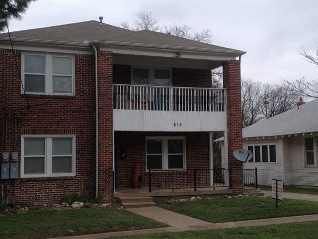 Building Photo - 813 W Eighth St Unit 3