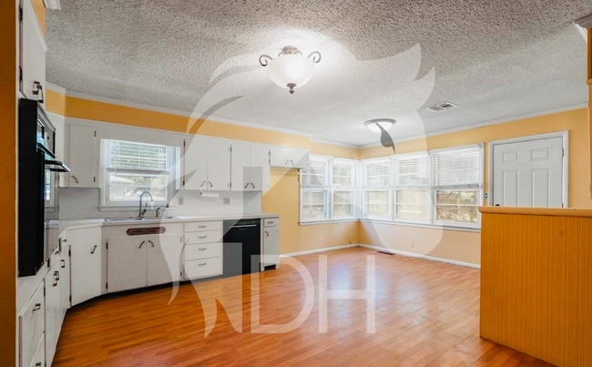 Photo - "Charming 3-Bedroom Oasis with 2 Full Baths in the Heart of Vinita!"