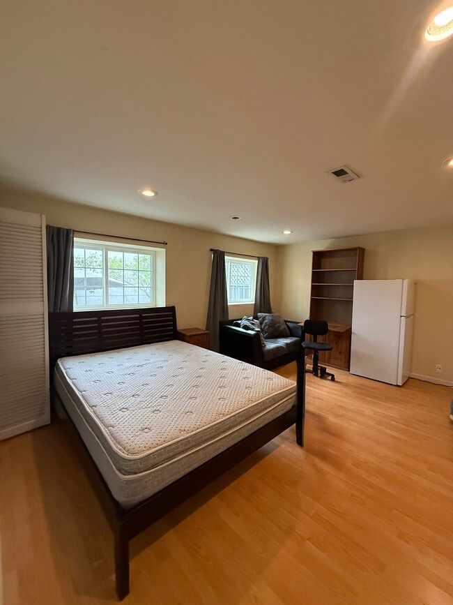 Photo - 2700 Ortega St Apartments Unit Studio in law
