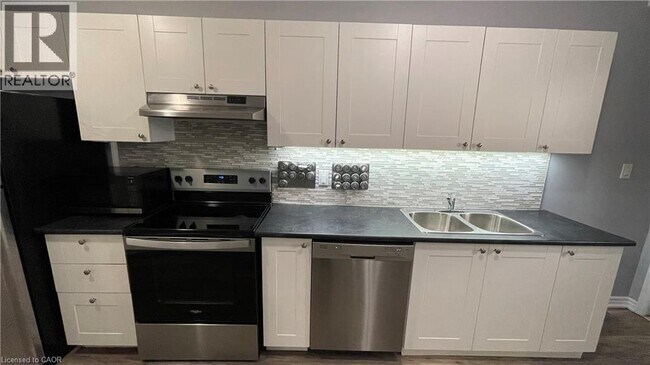 Photo - 468 Main St E Unit 15