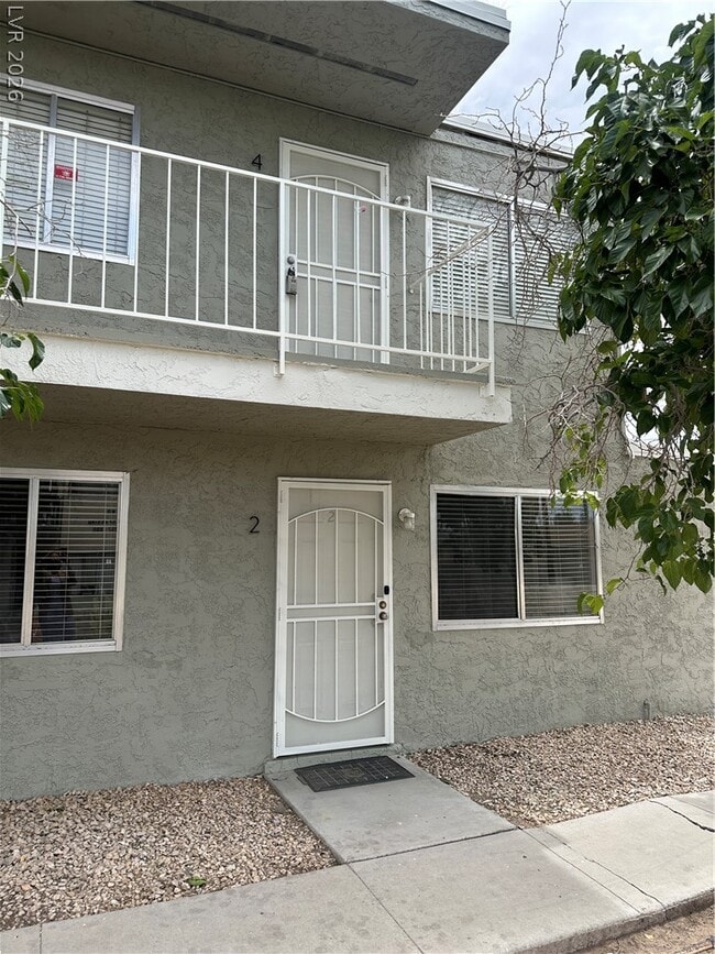 Photo - 3355 Sylvia St