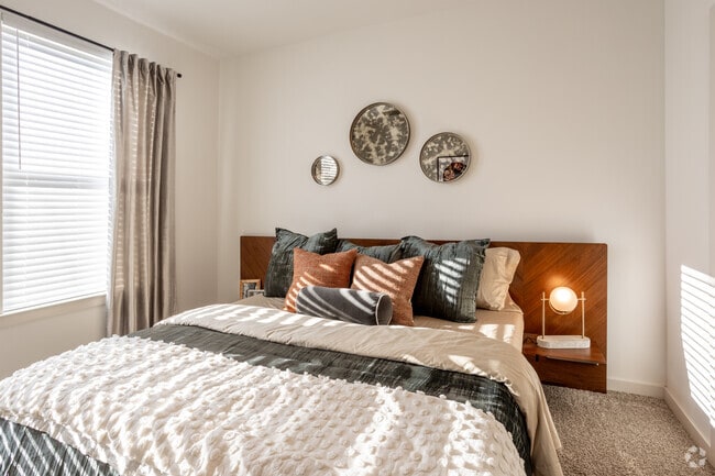 2BR, 2BA - 1104SF