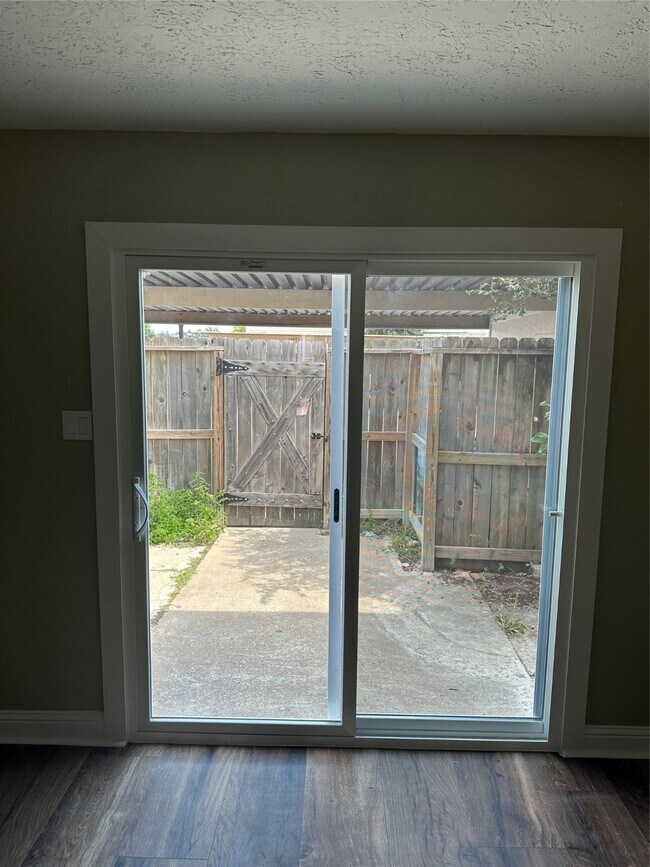 Building Photo - 14663 Perthshire Rd Unit True