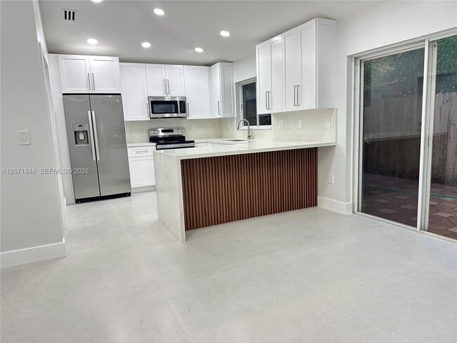 5768 NW 98 Pl