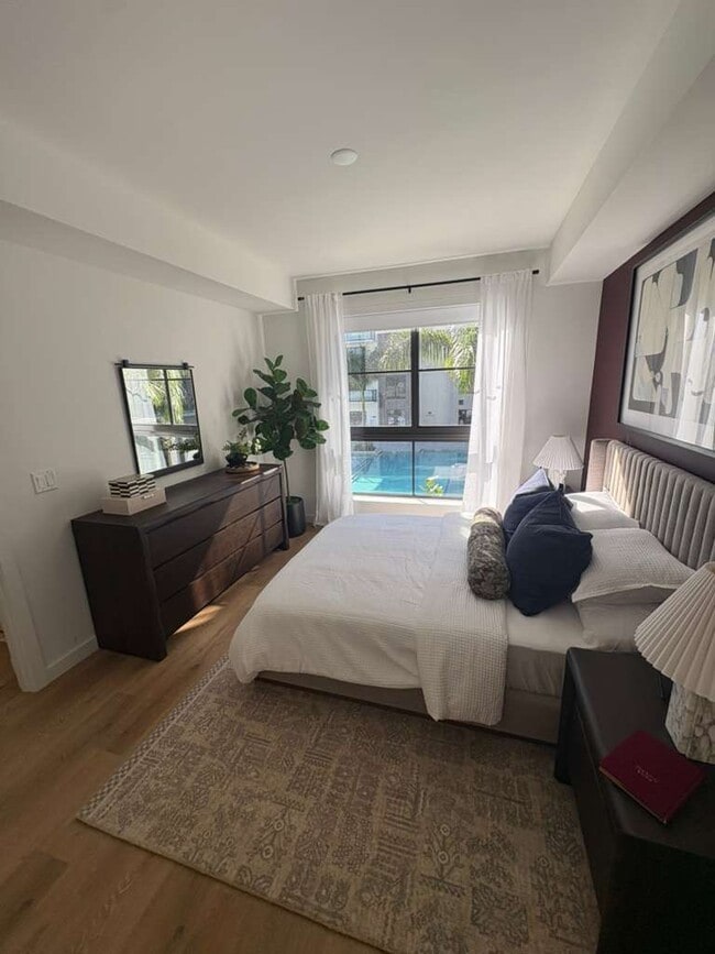 Photo - 1642 NE 124th Ln Unit B8