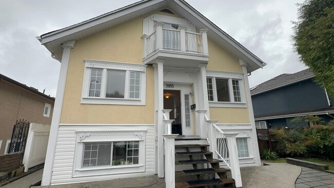 Photo - 3955 Pandora St