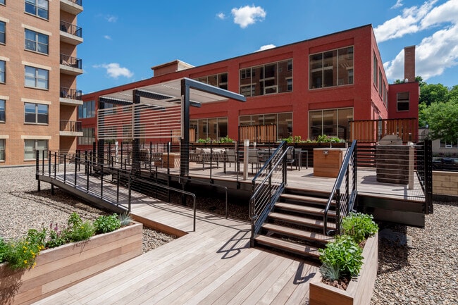 Photo - Icon on Bond