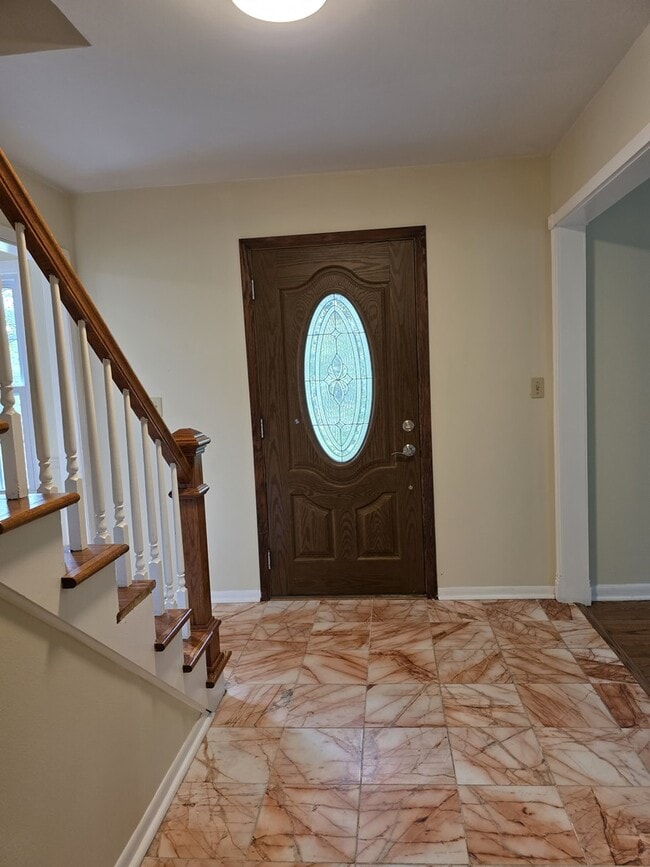Photo - 87 W Surrey Ln