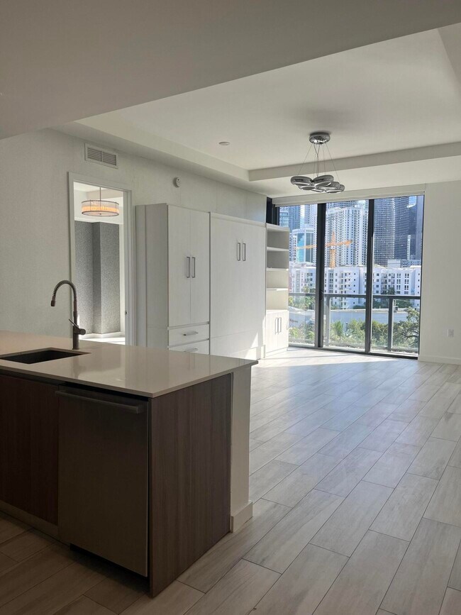 Photo - 201 SW 17th Rd Unidad 810