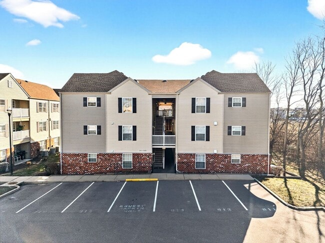 Building Photo - COMING SOON!!! Ground Floor Condo in Lake St Louis!