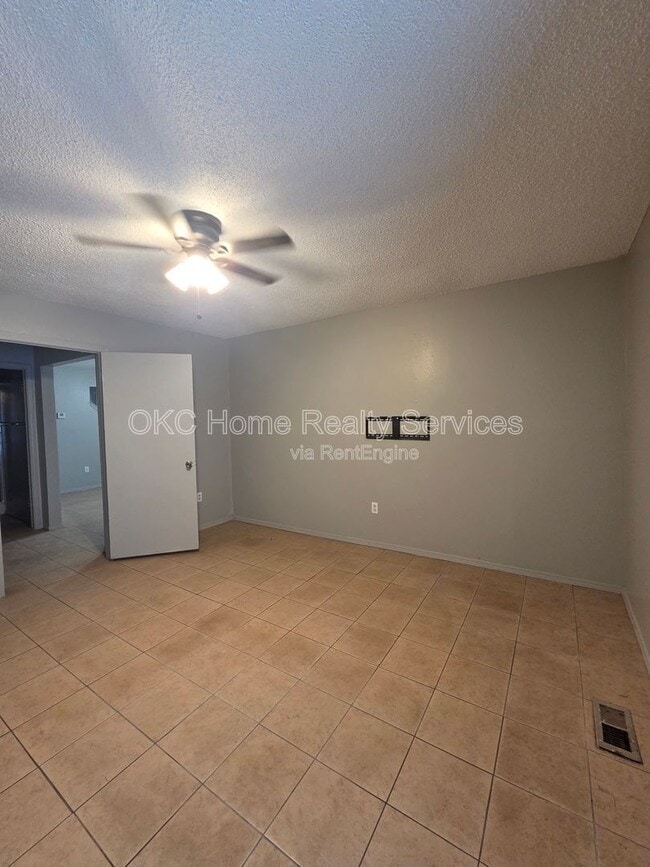 Photo - 6715 Lyrewood Ln