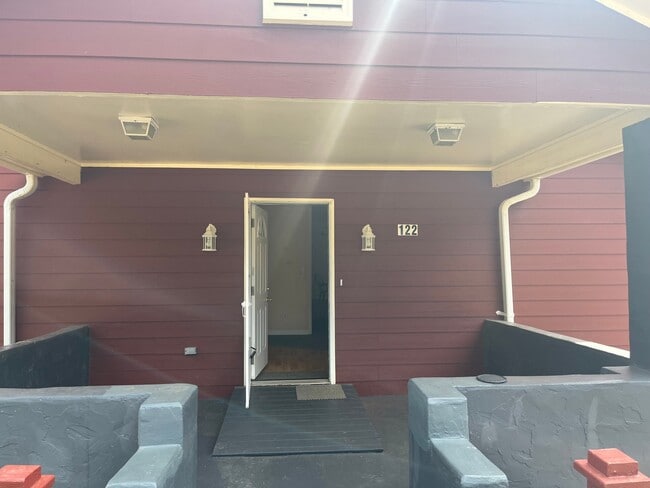 Photo - 122 Locust St