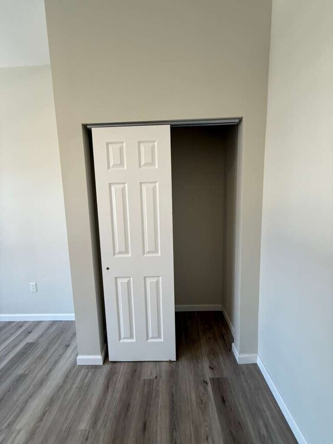 Photo - "Charming 2-Bed Oasis in St. Louis City – Spacious 1000 Sq Ft Living at 3215-3217 Nebraska Ave!" Unidad 3217-1F Nebraska Ave