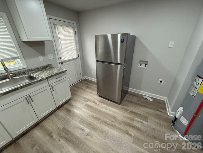 Photo - 707 N Main St