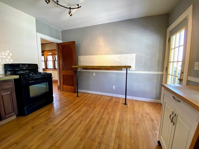 Photo - 670 Lincoln Ave NW Unit Apt 2
