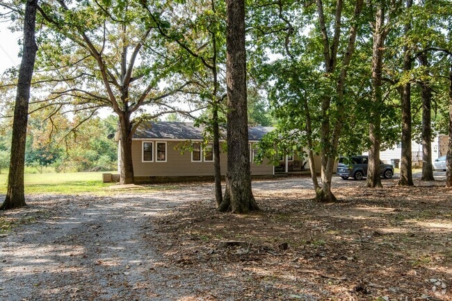Building Photo - 836 Miller Estates Rd Rental