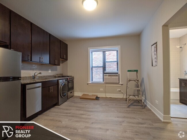 Building Photo - 423 W Belden Ave Rental
