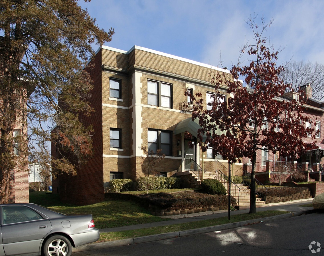 Photo - 129 WEBSTER ST NW