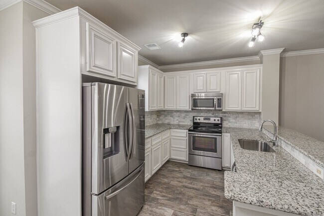 Photo - 1729 Tuam St