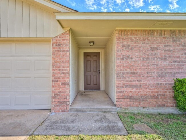 Photo - 949 N Windermere Dr House