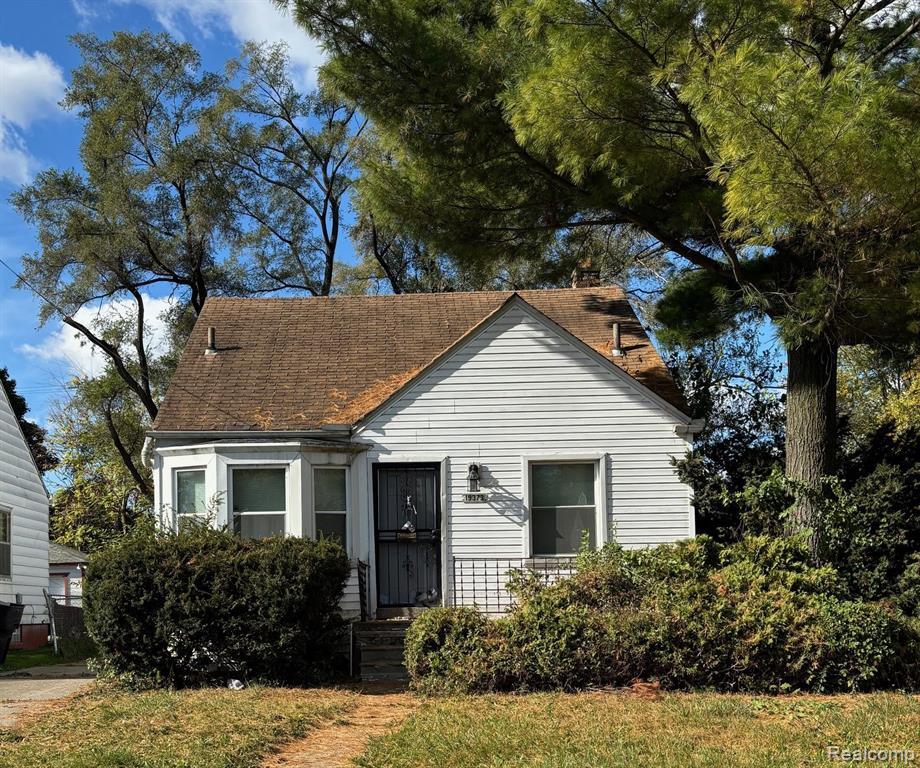 Photo - 19373 Harned St House