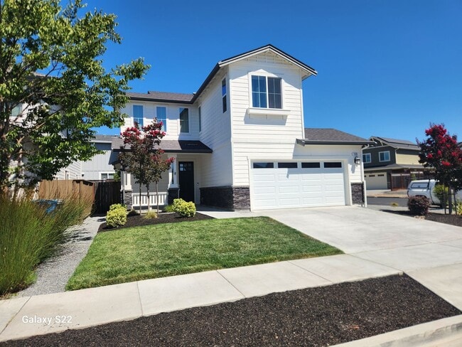 Building Photo - Beautiful two story home in the great neig...