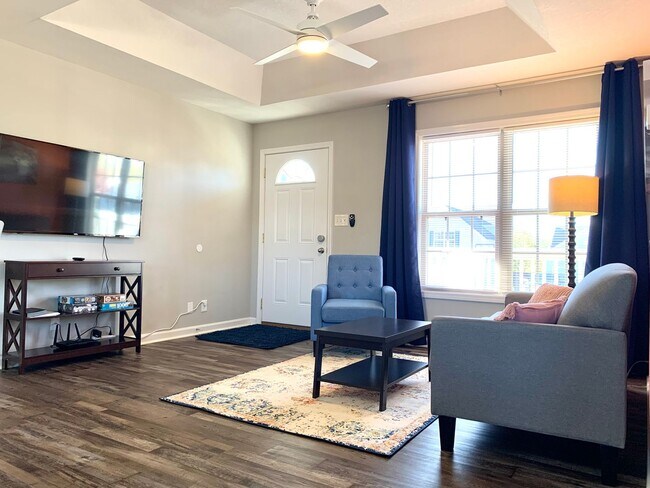 Photo - 556 Oakmont Dr