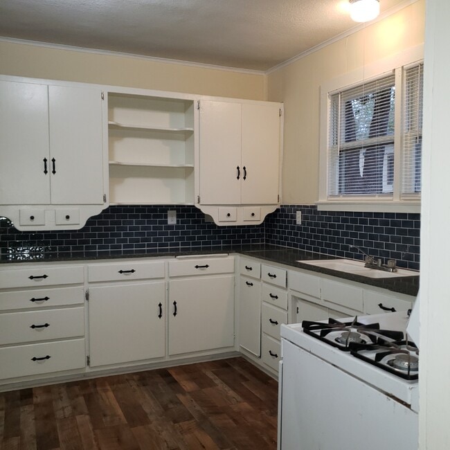 Photo - 505 Ferguson St