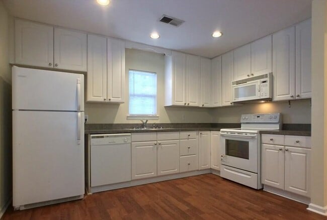 Photo - 525 E 58th St