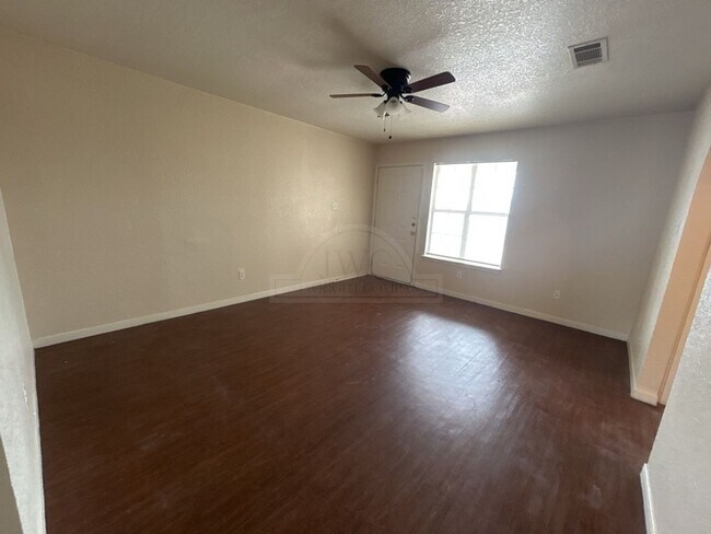 Photo - 1407 Dugger Cir Unidad 1407 Dugger Cir  C