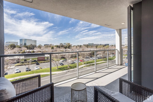 1BR, 1BA - 1014 SF