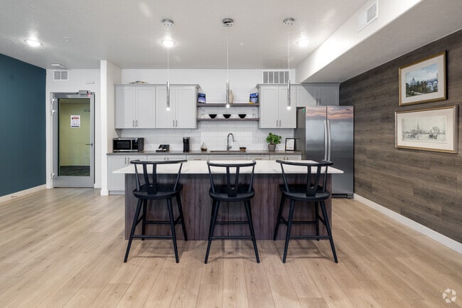 Clubhouse 02 - Chloe's Pointe