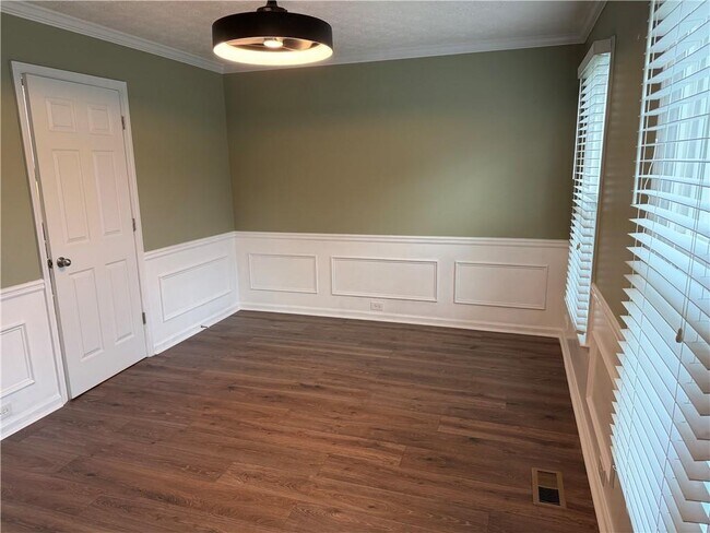 Photo - 2679 Foxglove Dr SW