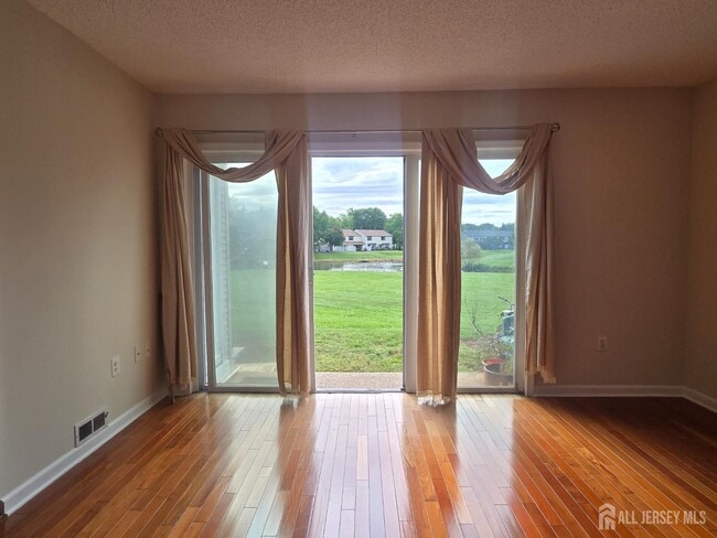 187 Hampshire Ct