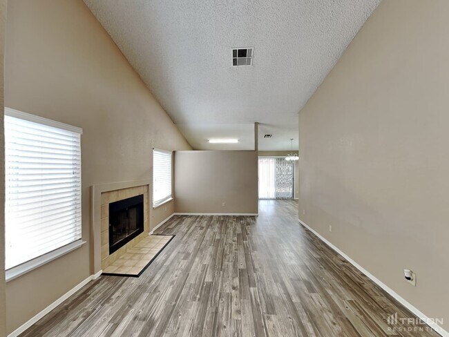 Photo - 733 Reagan Dr