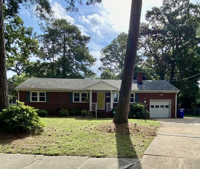 Building Photo - Beautiful Elizabeth River Home