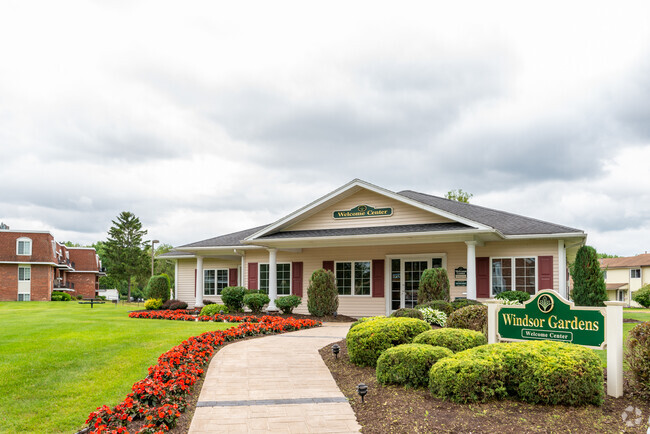 Leasing office - Windsor Gardens Apartments