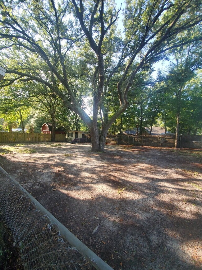 Beautiful corner lot home! - Beautiful corner lot home!
