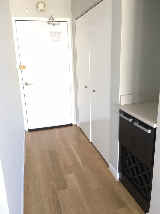 Entrada y botellero - 1101 3rd St SW Unidad 501