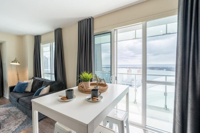 Photo - 255 Wellington St W Unité SI ID1376722P