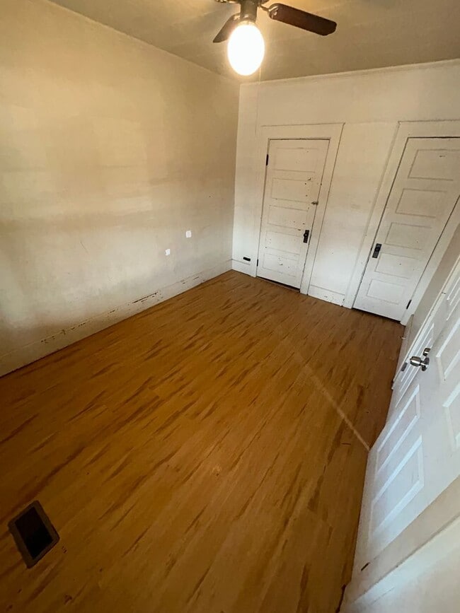 Photo - 1630 E Division St